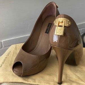 LOUIS VUITTON OH REALLY LIGHT BROWN PATENT LEATHER OPEN TOE-HEELS PUMPS 35.5-5.5